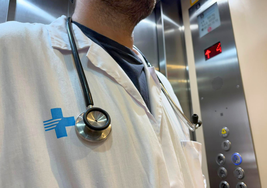 Un metge de l'ICS pujant de nivell de carrera professional